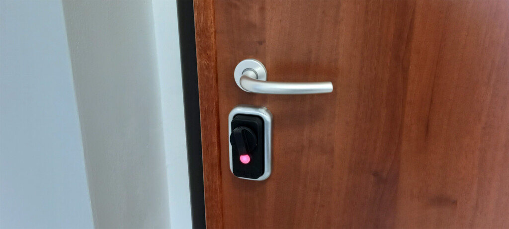 Impianto elettrico domotico Control Casa, Gallarate, apertura automatica porta blindata, serratura elettrica, serratura motorizzata.