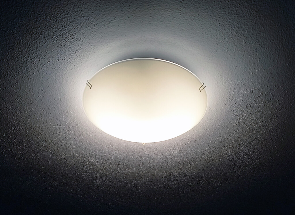 Installazione lampadari, elettricista, plafoniera economica brico Tecnomat.