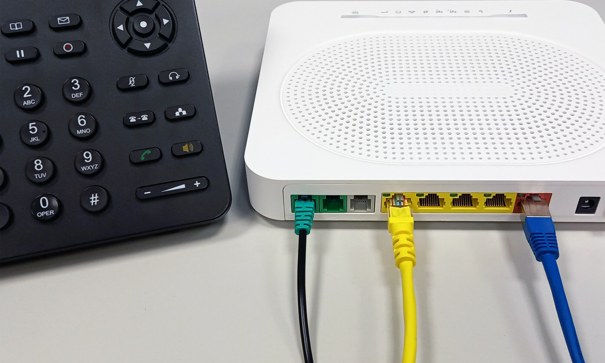 Installazione manutenzione reti WiFi LAN VoIP RJ45 telefono Varese provincia. Installazione e manutenzione reti LAN, WiFi, VoIP a Cairate, Gallarate, Tradate, Busto Arsizio, Cassano Magnago, Fagnano Olona, Locate Varesino e paesi vicini.