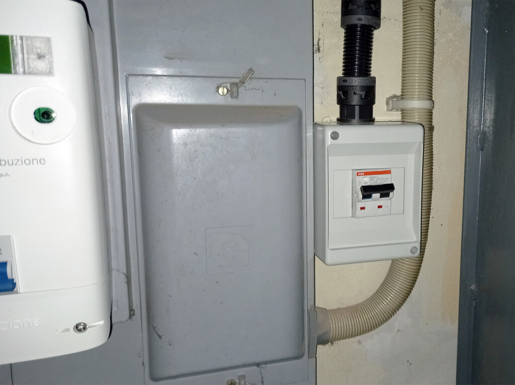 Installazione quadretto di protezione linea montante