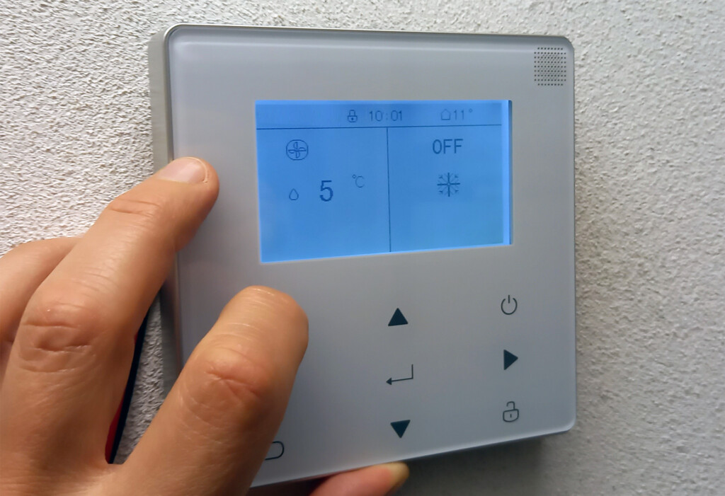 Sostituzione pompa di calore climatizzatore, Adler nuova, pannello di comando interno due fili.